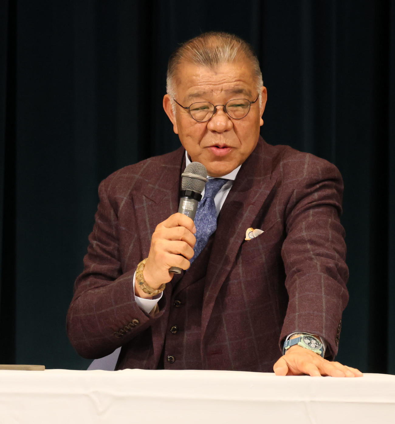岡田オーナー付顧問とトークショーを行った掛布氏（撮影・加藤哉）