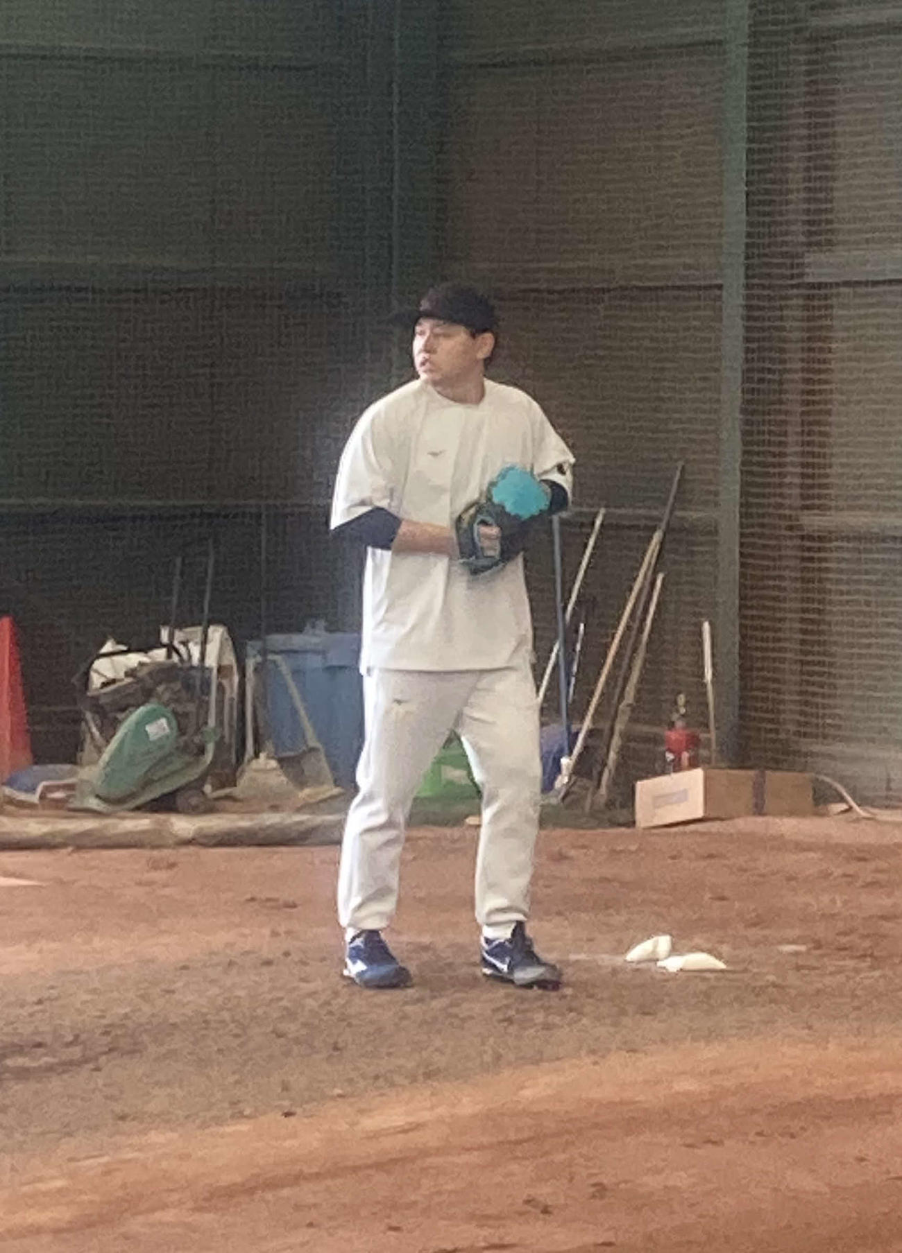 今年初めてブルペンで捕手を座らせて本格投球を行ったオリックス宮城