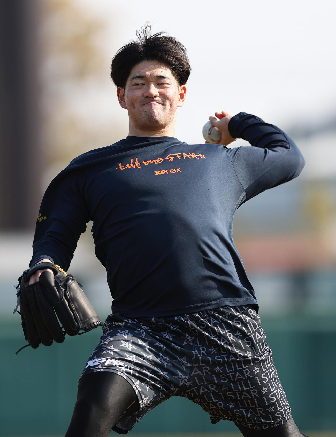SGLスタジアムで自主トレする阪神伊藤稜（撮影・上山淳一）