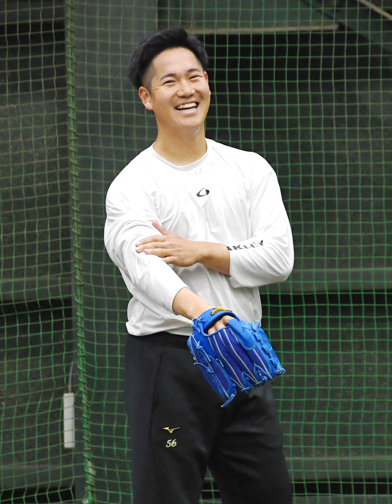 自主練習で笑顔を見せる楽天鈴木翔（撮影・山田愛斗）