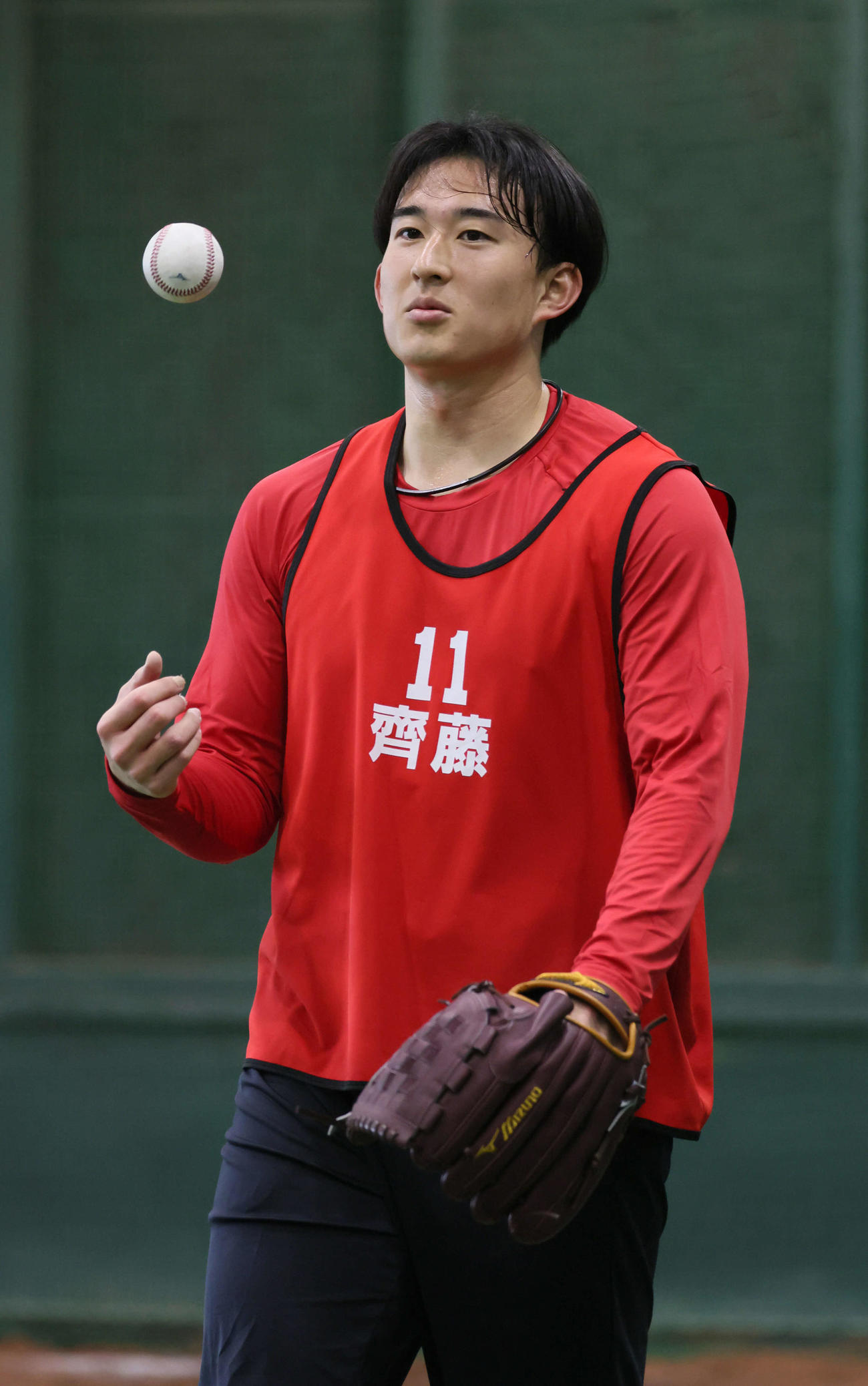 ブルペンで投げた広島ドラフト2位の斉藤汰（撮影・加藤孝規）