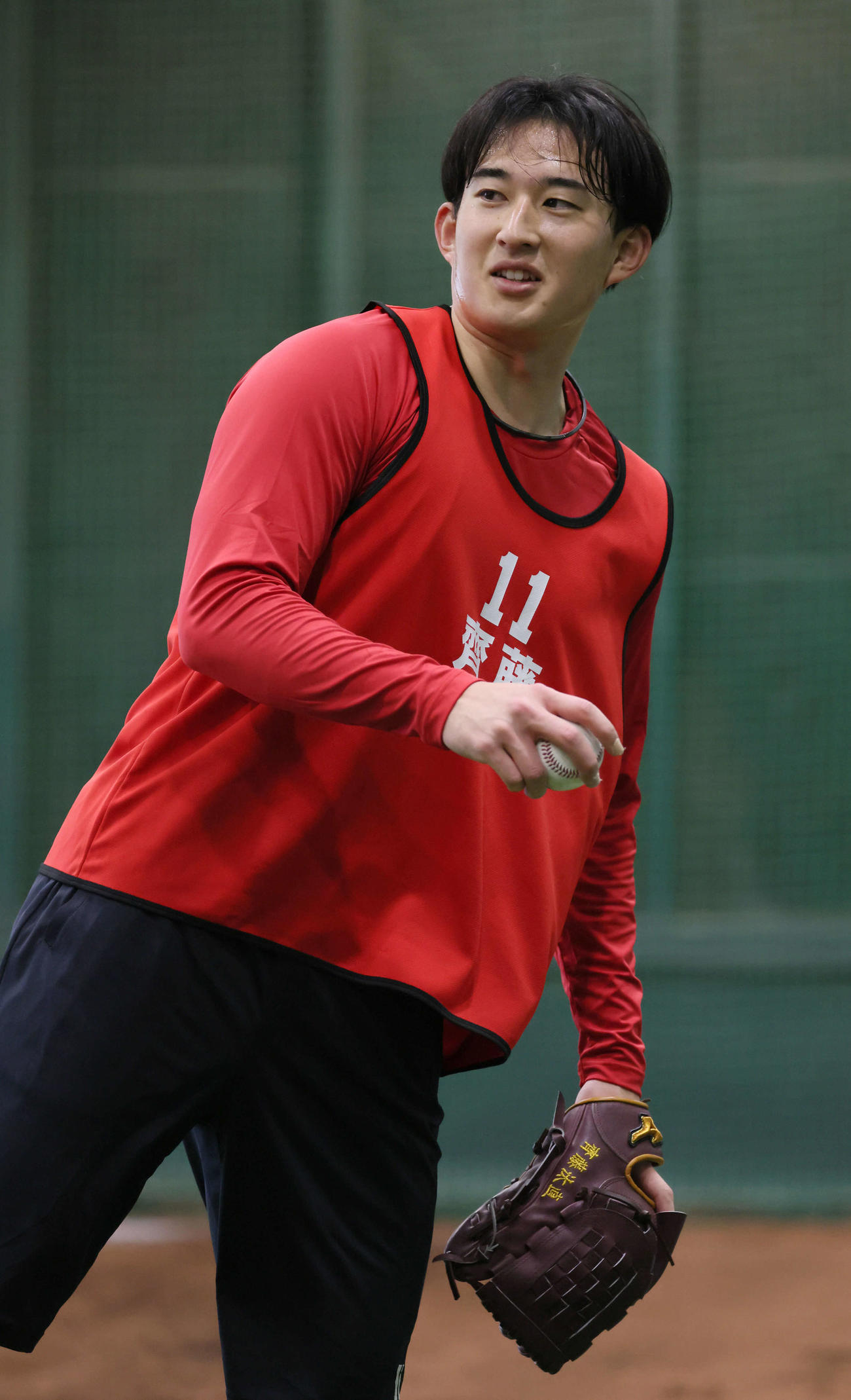 ブルペンで投げた広島ドラフト2位の斉藤汰（撮影・加藤孝規）