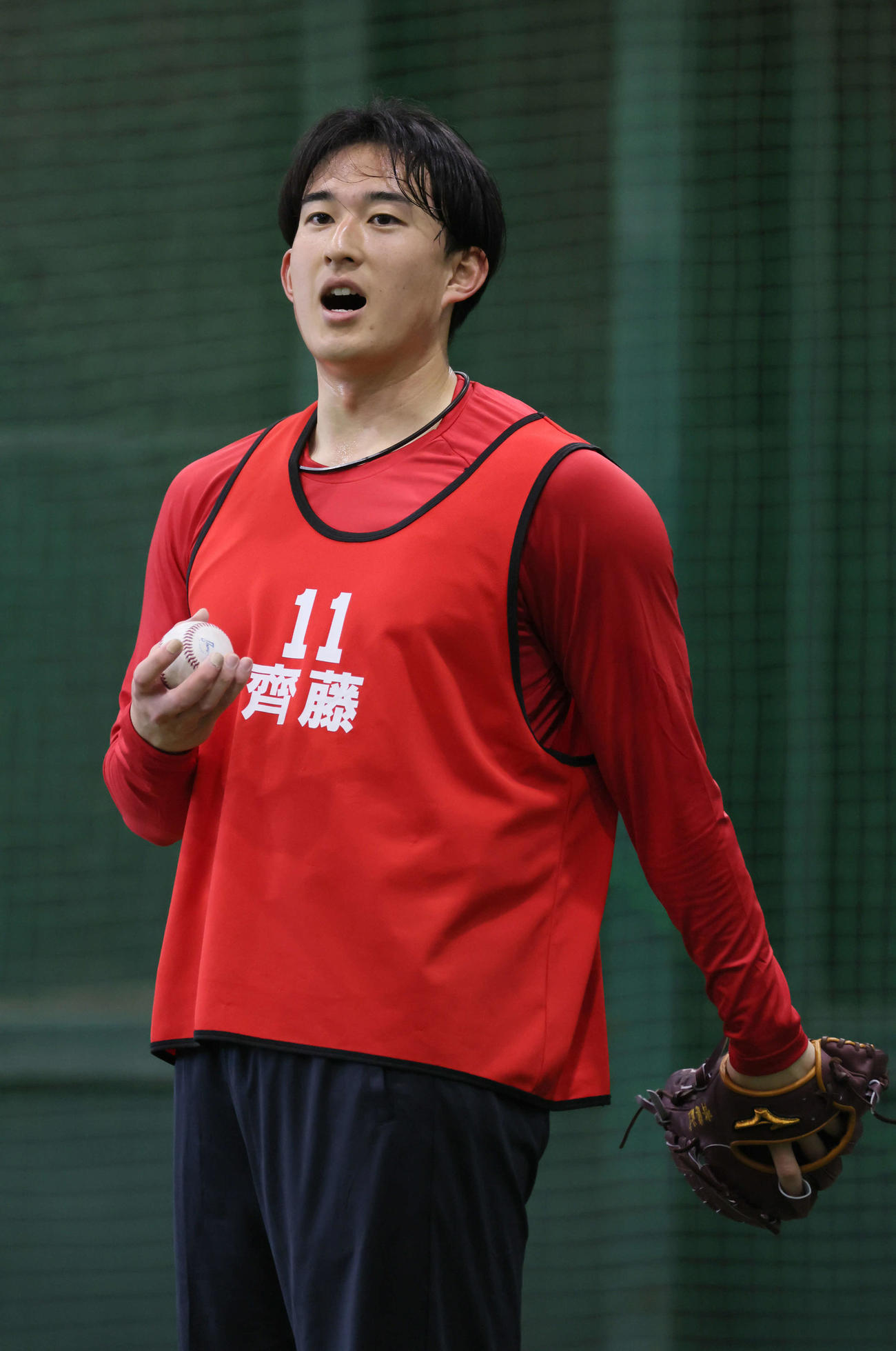 ブルペンで投げた広島ドラフト2位の斉藤汰（撮影・加藤孝規）