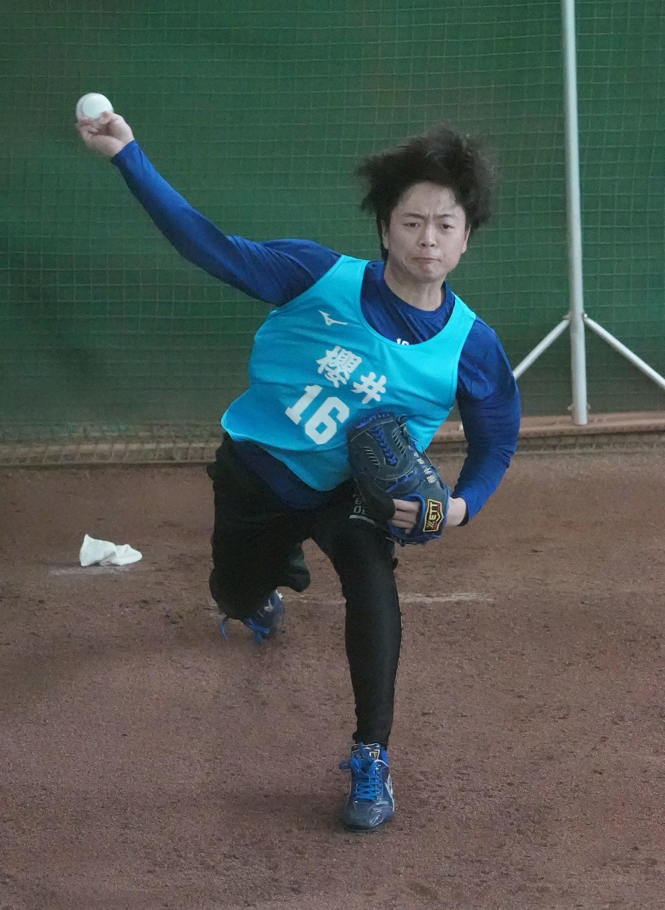ブルペンに入り投球練習を行う中日桜井頼之介（2026年1月撮影）