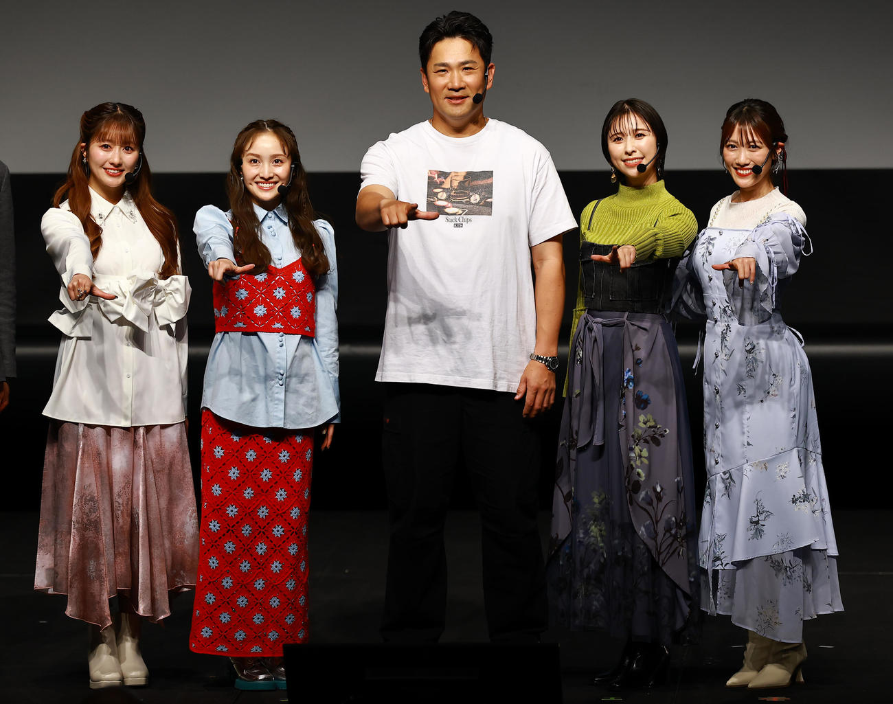 「マー君ROOM2026」を開催し、ももいろクローバーZと共演する巨人田中将（中央）。左から、佐々木彩夏、百田夏菜子、1人おいて玉井詩織、高城れに（撮影・野上伸悟）