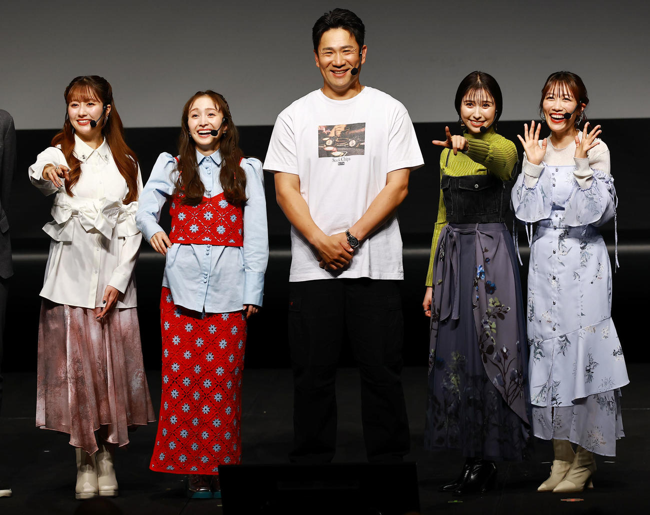 「マー君ROOM2026」を開催し、ももいろクローバーZと共演する巨人田中将（中央）。左から、佐々木彩夏、百田夏菜子、1人おいて玉井詩織、高城れに（撮影・野上伸悟）