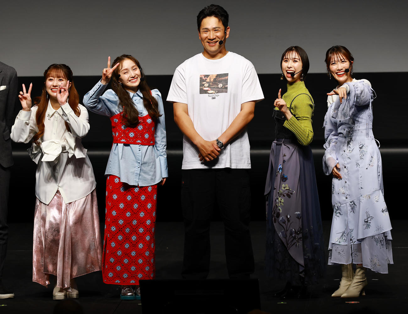 「マー君ROOM2026」を開催し、ももいろクローバーZと共演する巨人田中将（中央）。左から、佐々木彩夏、百田夏菜子、1人おいて玉井詩織、高城れに（撮影・野上伸悟）