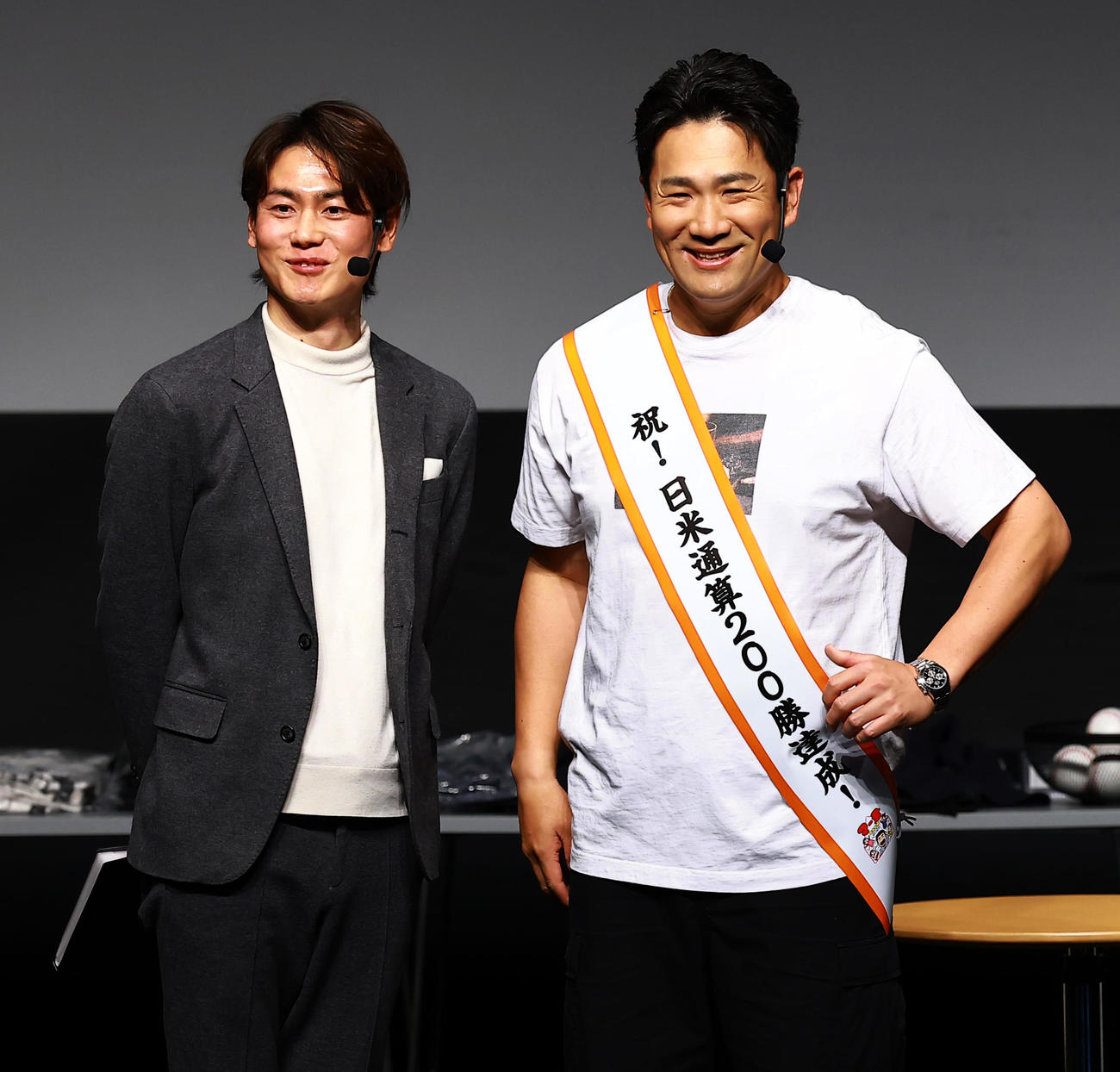 「マー君ROOM2026」を開催した巨人田中将。左は上重聡アナウンサー（撮影・野上伸悟）