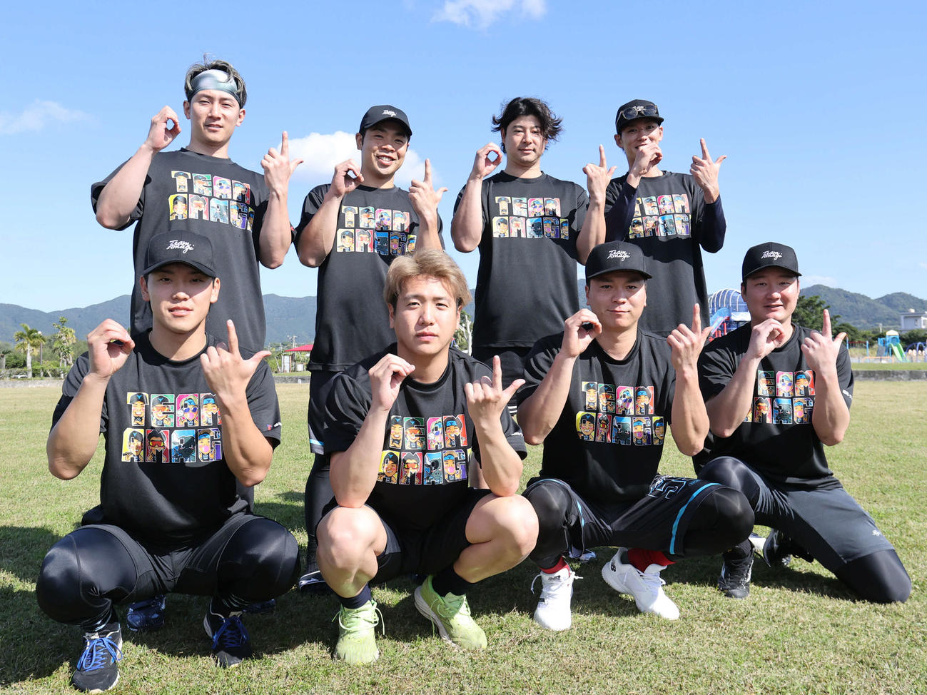 自主トレを公開したチーム天城。前列左からヤクルト武岡、オリックス平沼、広島大盛、オイシックス渡辺、後列左からオリックス西川、ソフトバンク近藤、ロッテ藤岡、オリックス石川（2026年1月9日）