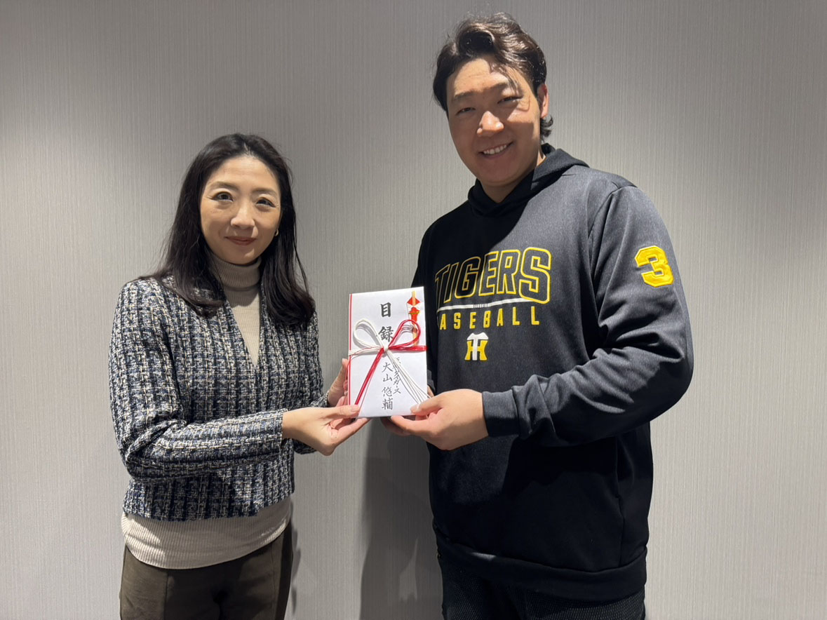 動物福祉の活動を支援するため、『アニマル・ドネーション』を通じた寄付を行った阪神大山悠輔（球団提供）