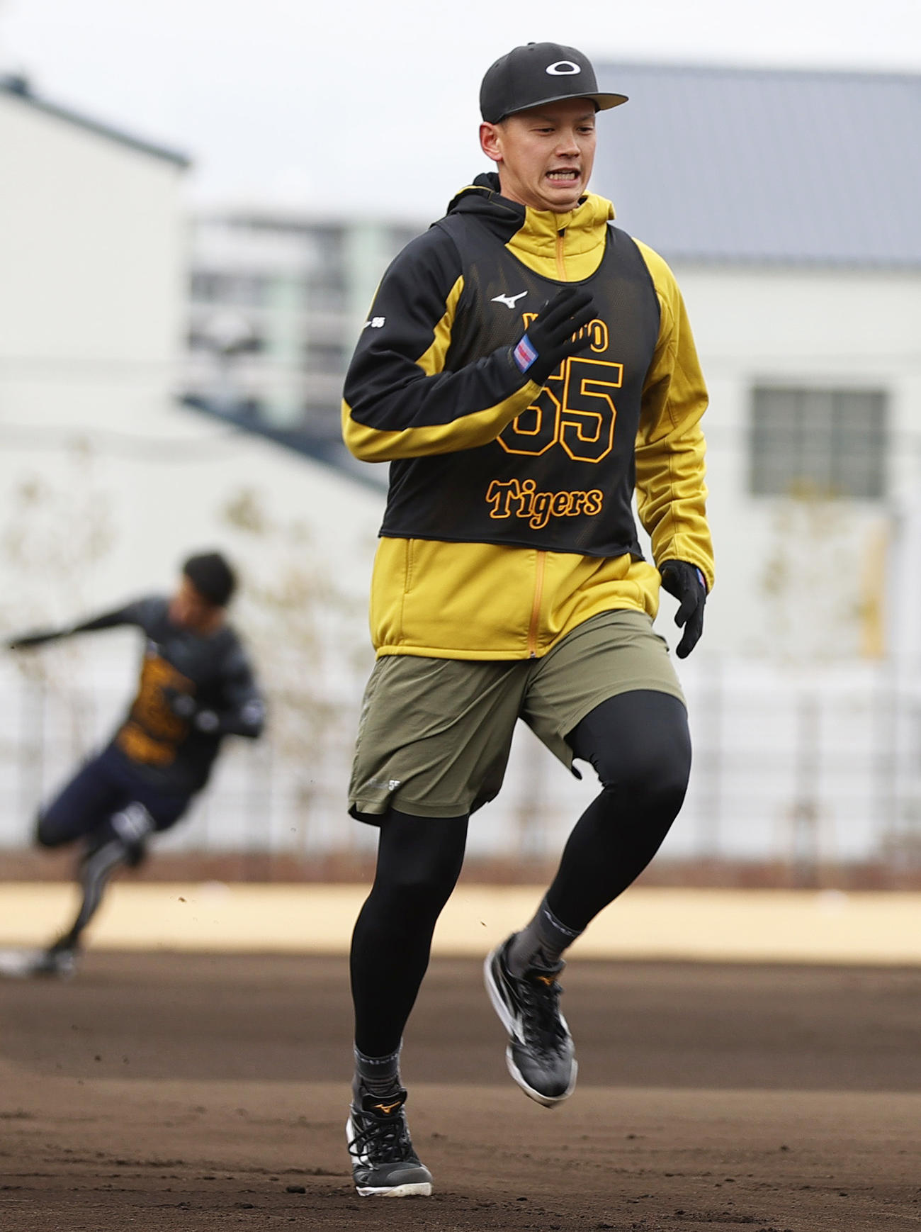 新人合同自主トレで汗を流す阪神能登（撮影・上山淳一）