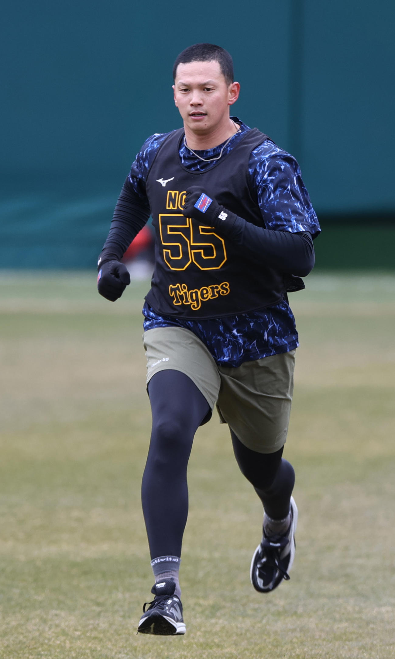 SGLスタジアムで走り込む阪神能登（撮影・上山淳一）