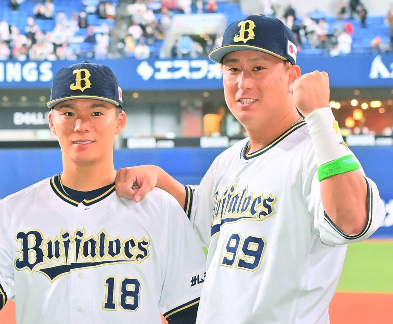 オリックス当時の山本由伸と杉本裕太郎（2022年10月撮影）