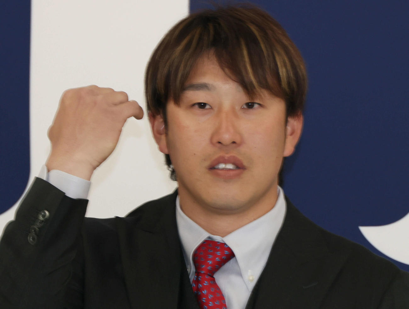 契約更改後、会見する広島小園（撮影・加藤孝規）