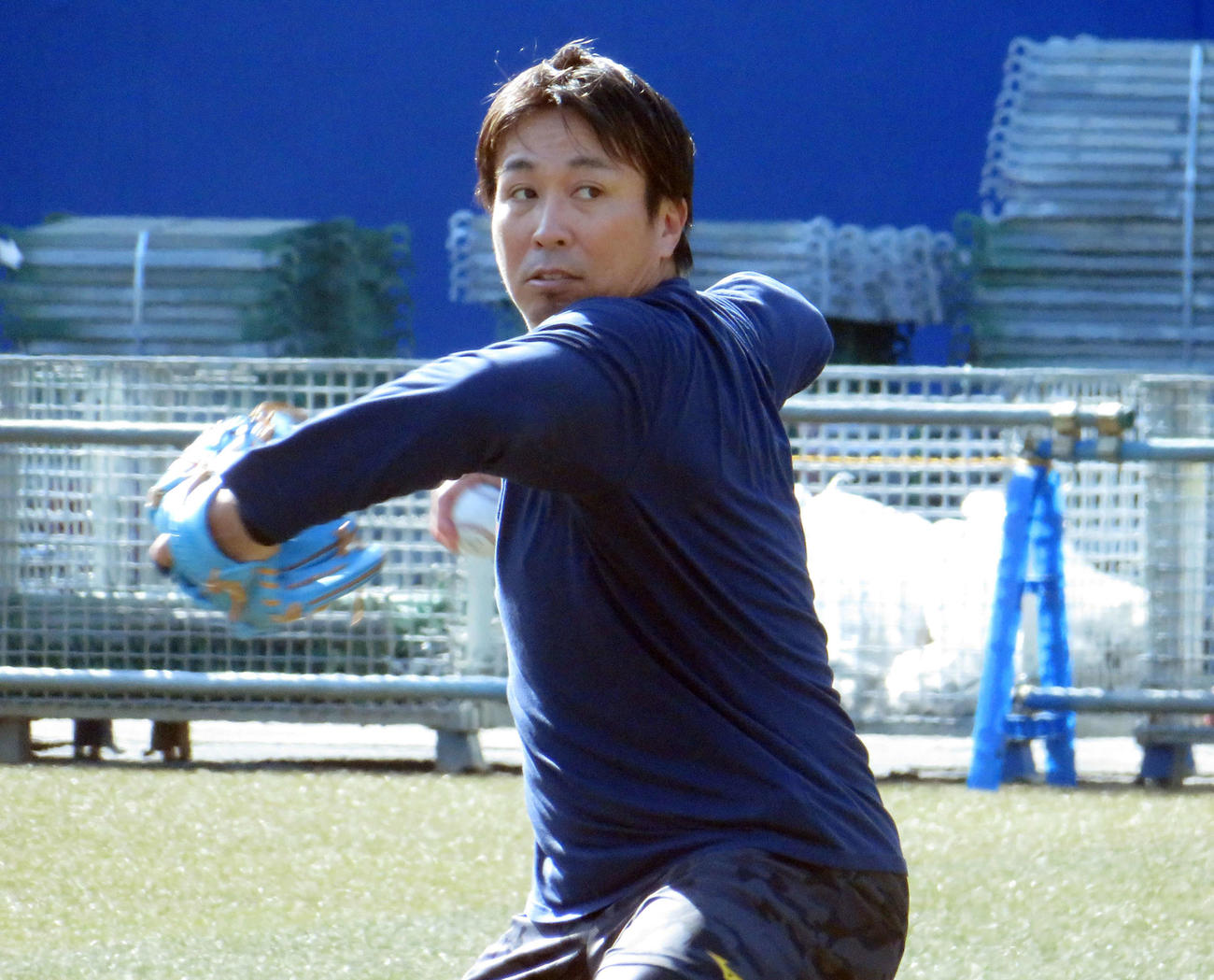 自主トレを公開したロッテ益田（撮影・星夏穂）