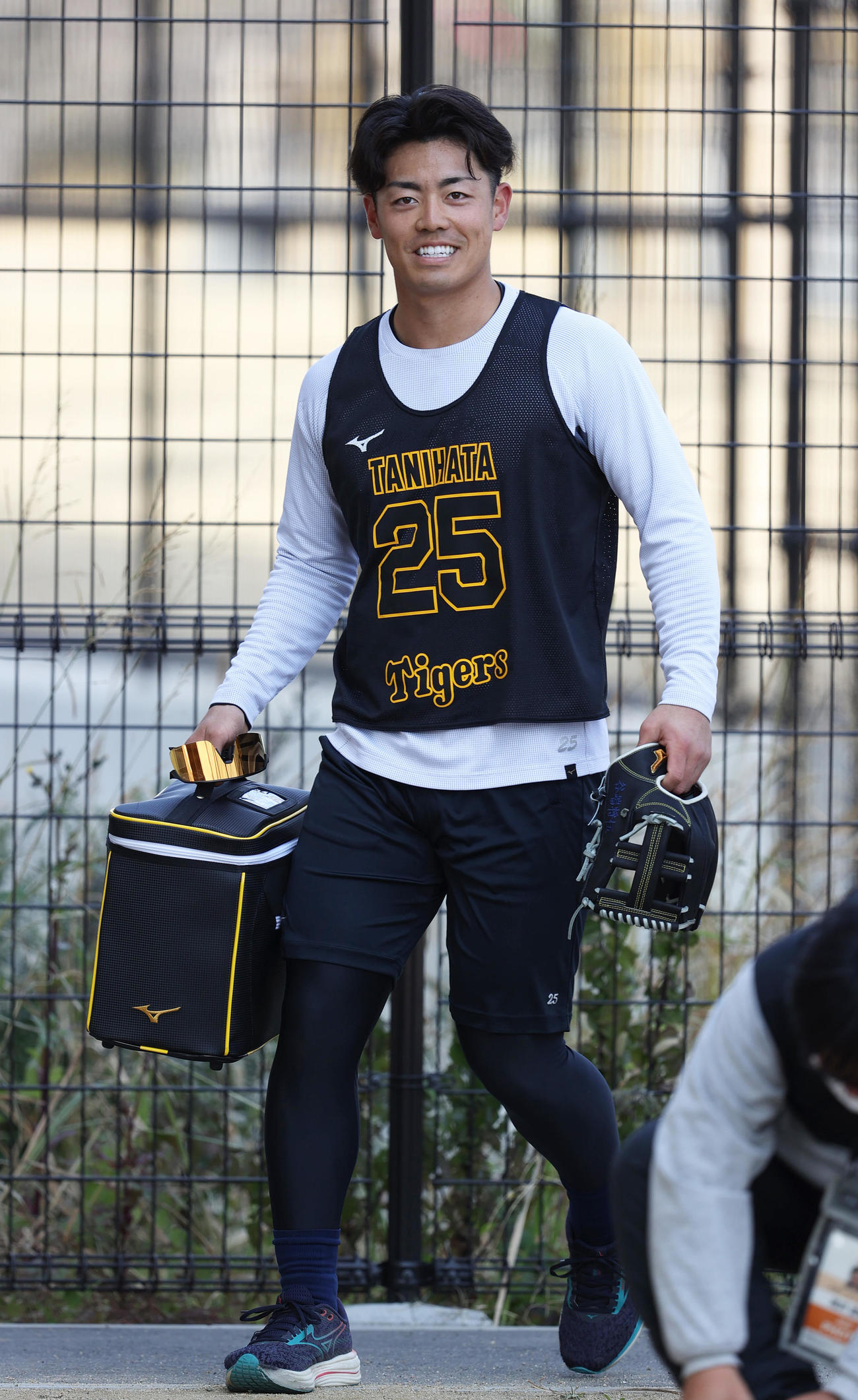 SGLスタジアムで練習を終え、移動する阪神谷端（撮影・上山淳一）