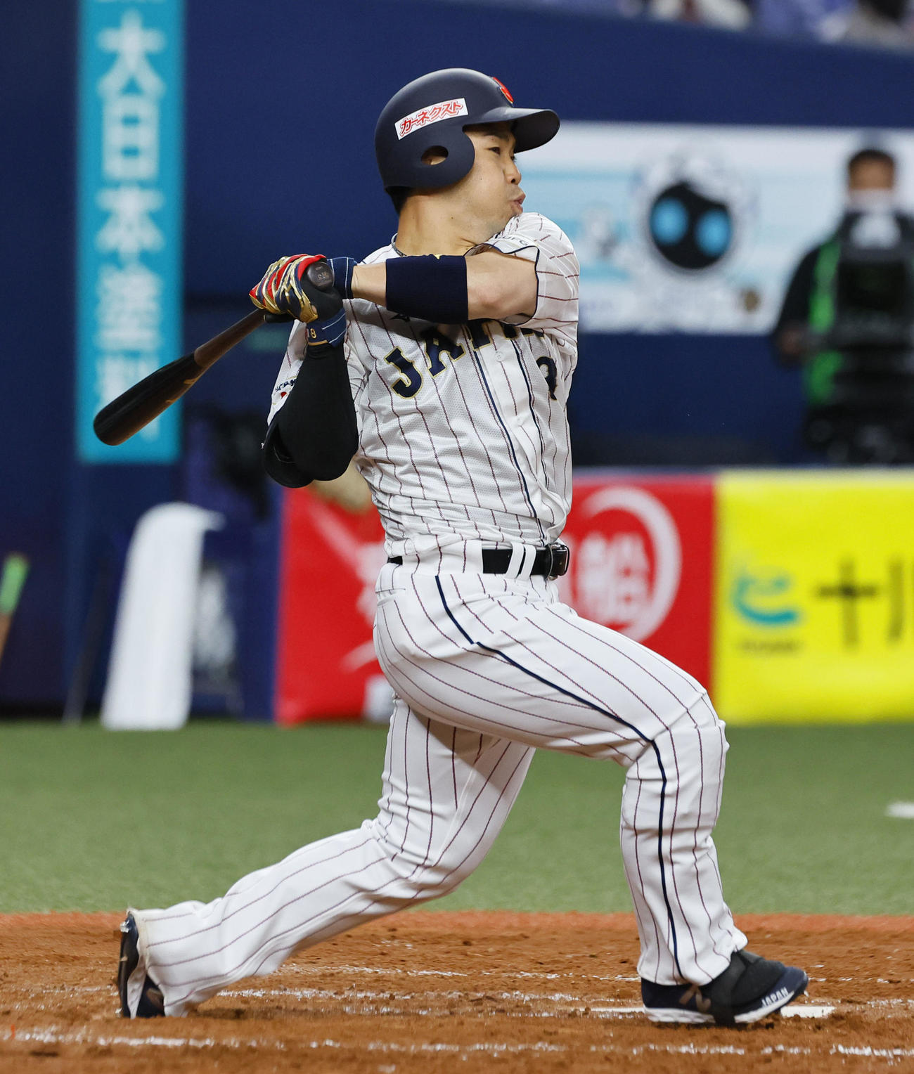 日本対欧州　近藤健介は右越えに2点適時二塁打を放つ（2024年3月撮影）