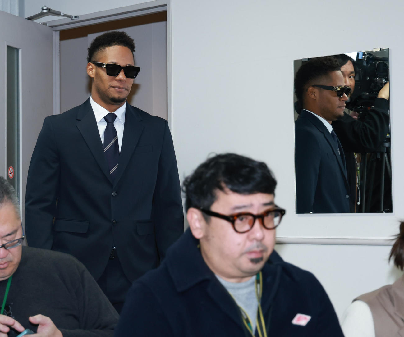 入団会見にサングラスで登場した阪神モレッタ（撮影・上田博志）