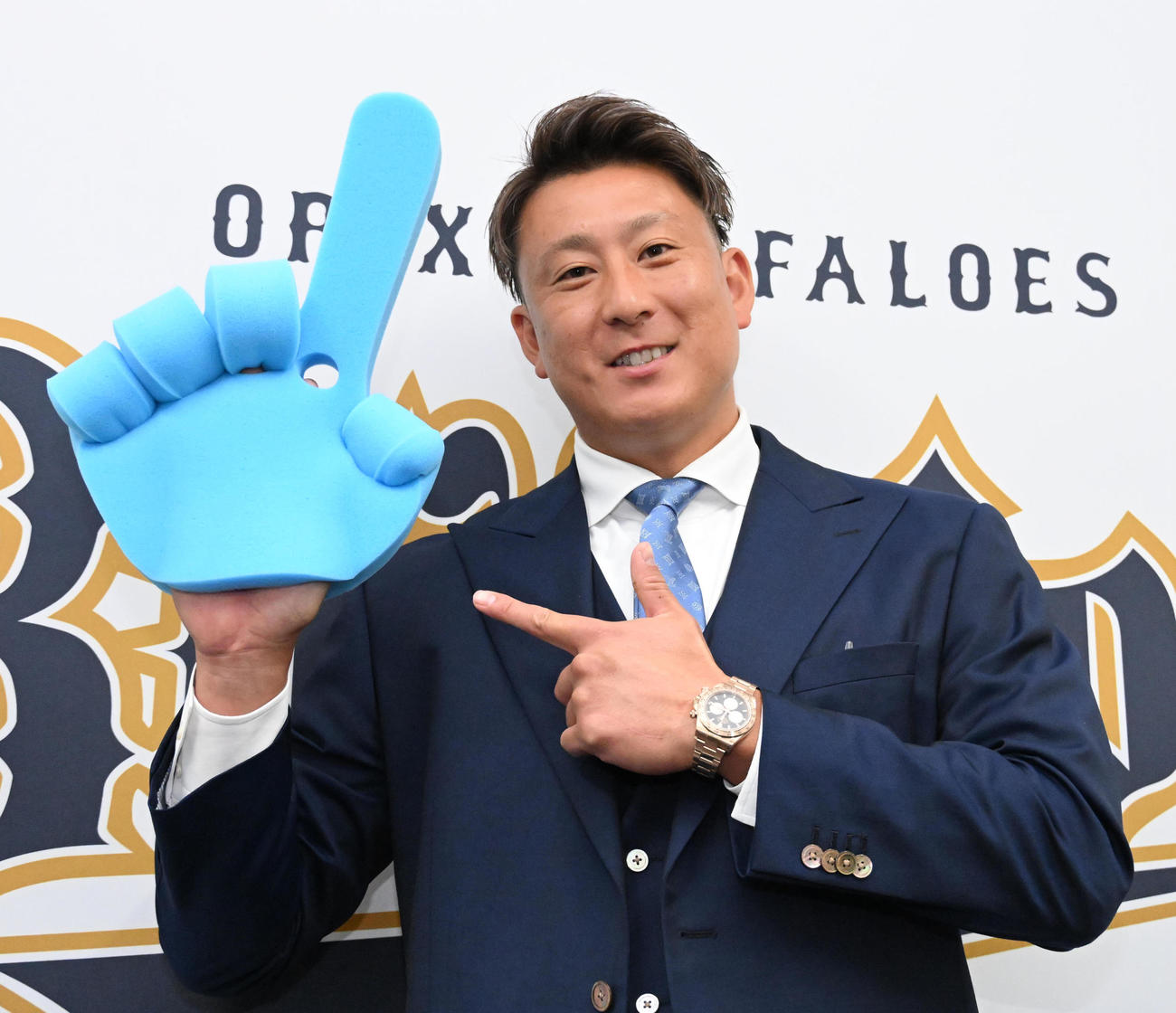 100本塁打まであと1本！っと笑顔を見せるオリックス杉本（撮影・石井愛子）