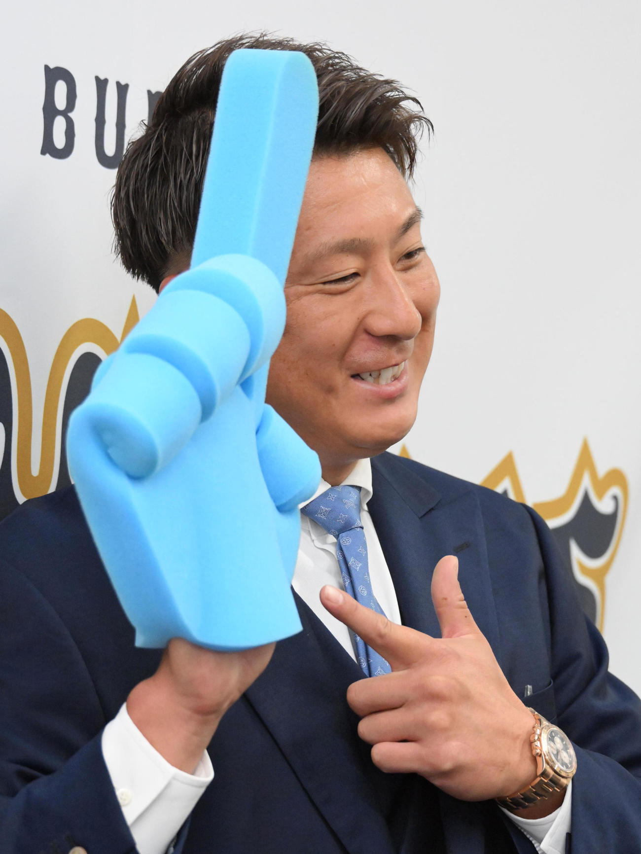 100本塁打まであと1本！っと笑顔を見せるオリックス杉本（撮影・石井愛子）