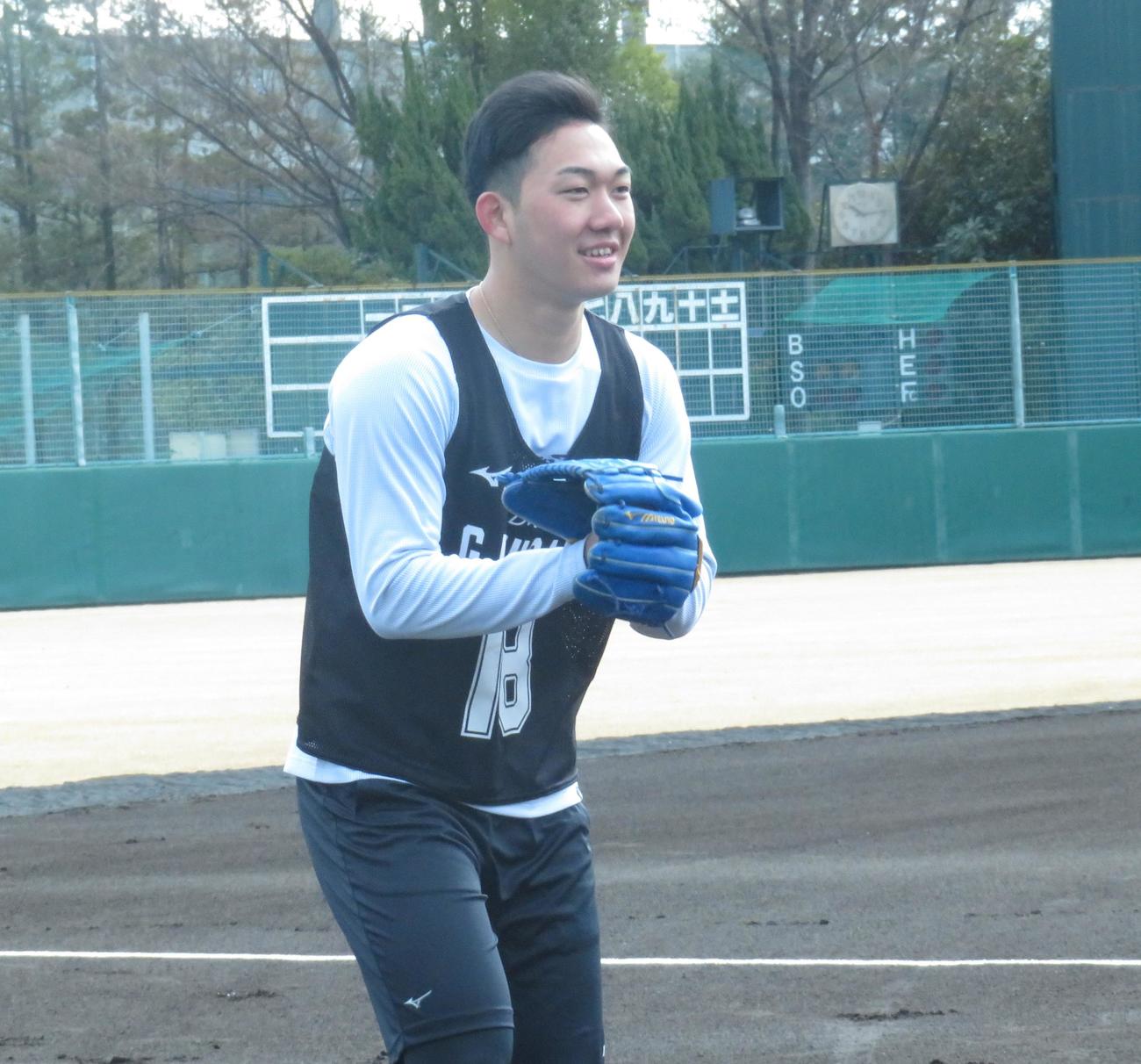 新人合同自主トレに参加した石垣元（撮影・星夏穂）