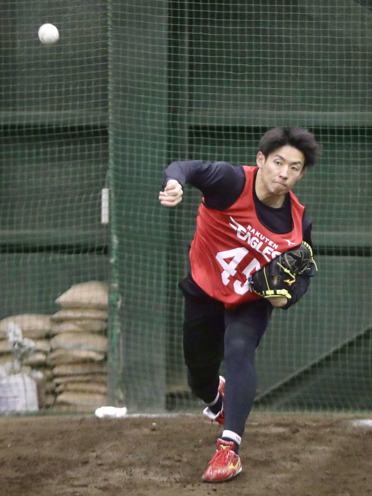 ブルペンで投球した楽天ドラフト6位の九谷（撮影・高橋香奈）