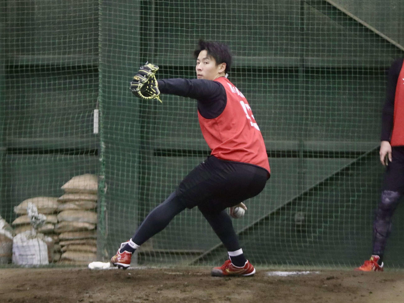 ブルペンで投球した楽天ドラフト6位の九谷（撮影・高橋香奈）