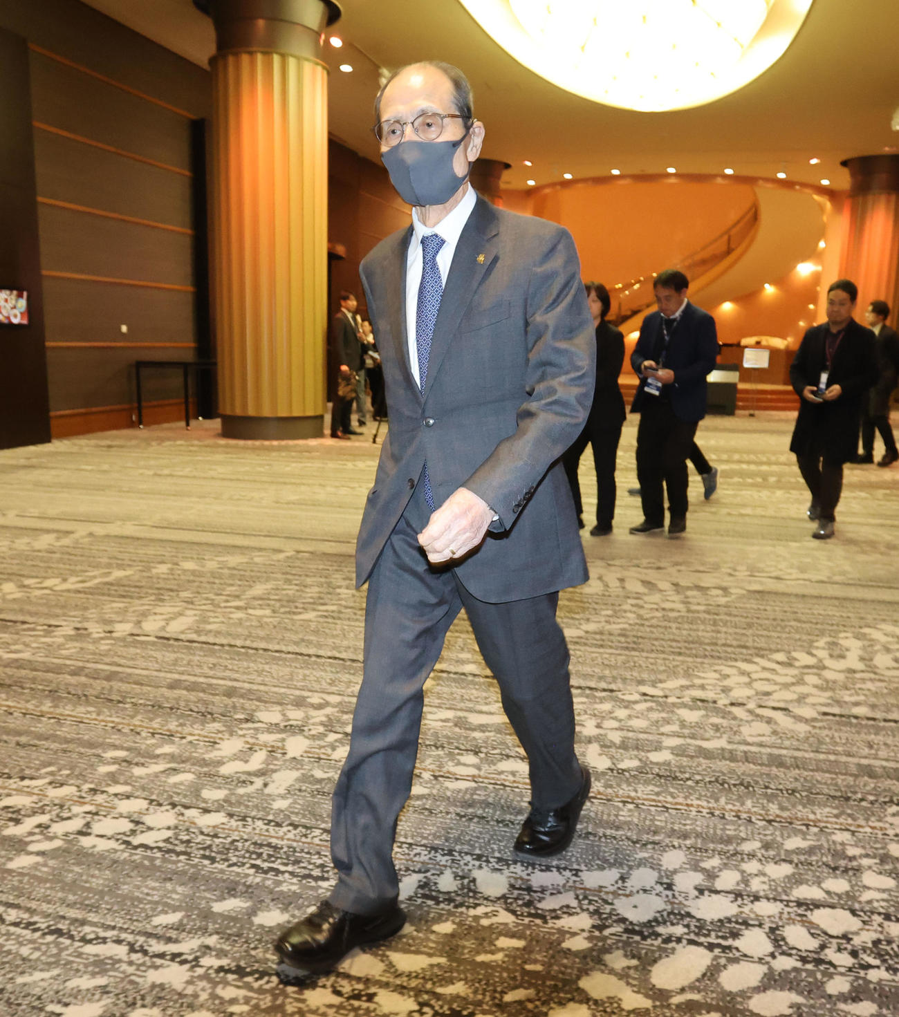 ミーティングを終えたソフトバンク王球団会長（撮影・梅根麻紀）