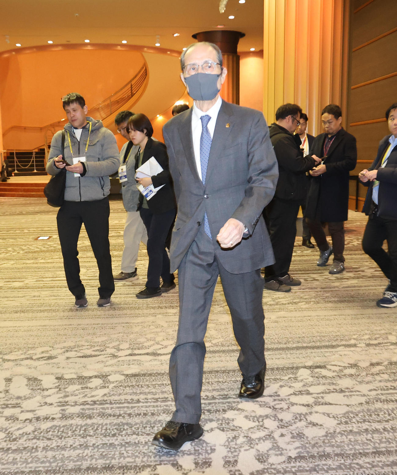 ミーティングを終えたソフトバンク王球団会長（撮影・梅根麻紀）