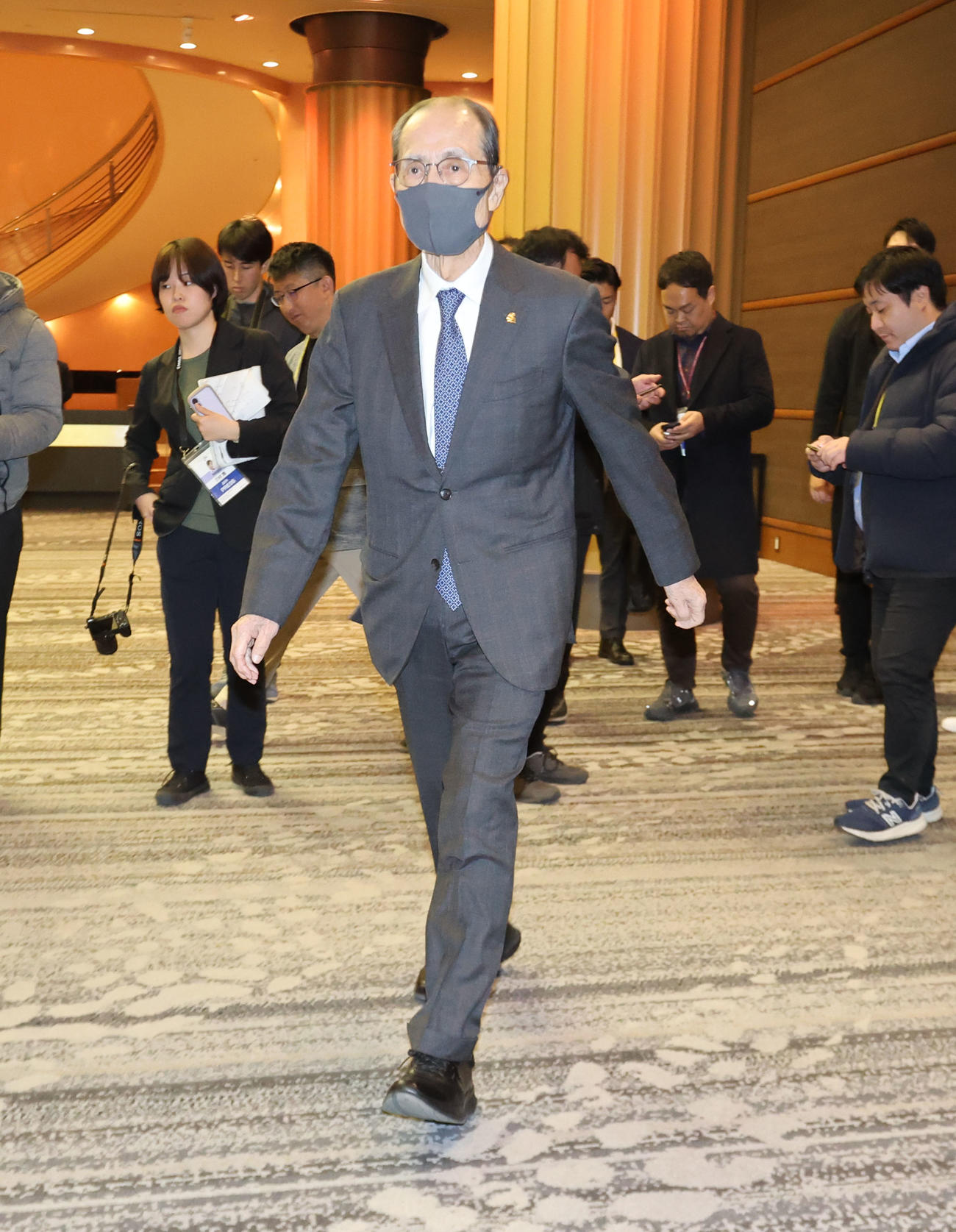 ミーティングを終えたソフトバンク王球団会長（撮影・梅根麻紀）