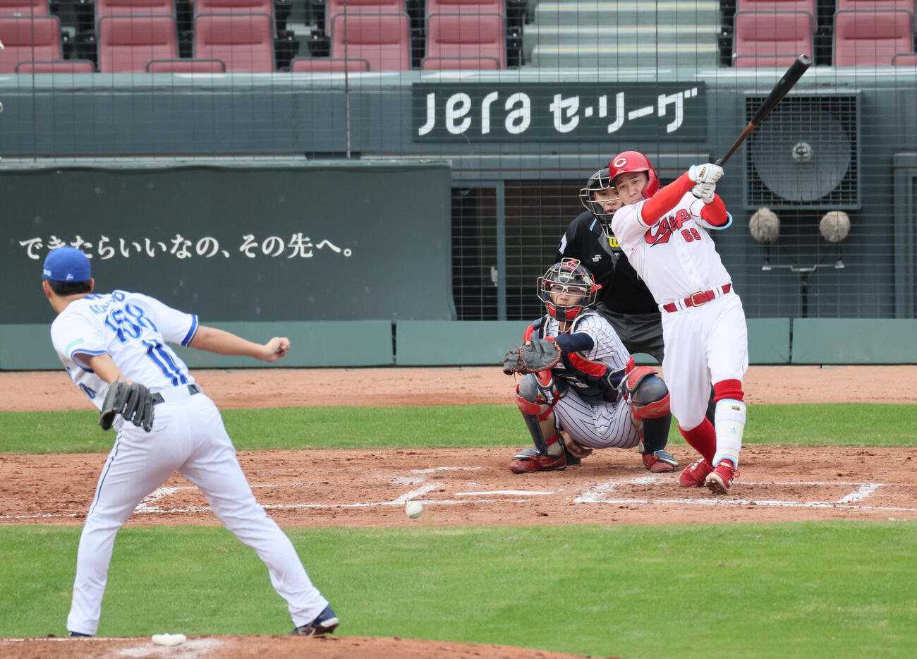 トライアウトで中前打を放つ広島山足達也（25年11月12日）