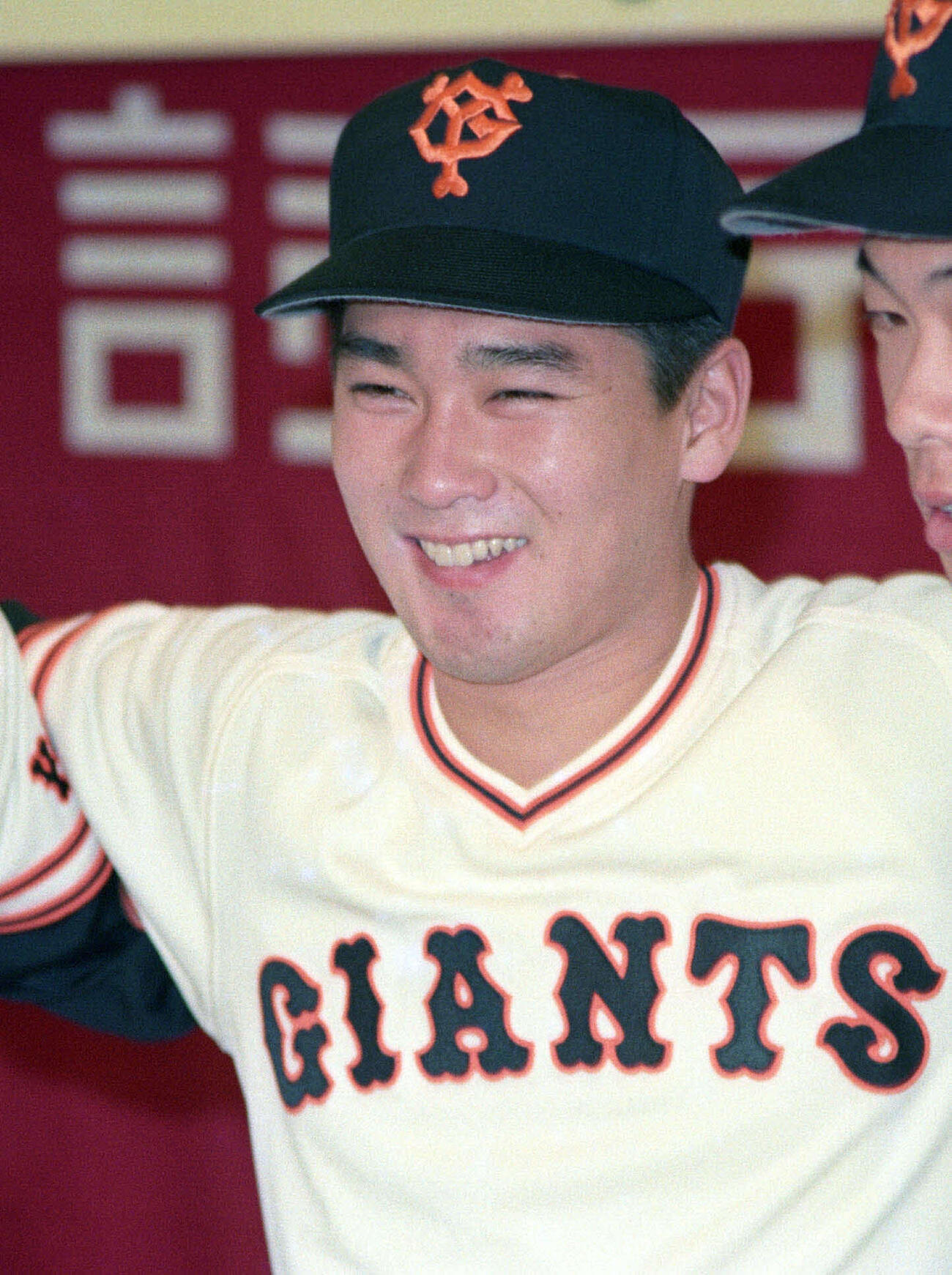 巨人入団発表会見　会見で笑顔を見せる元木大介（1990年撮影）