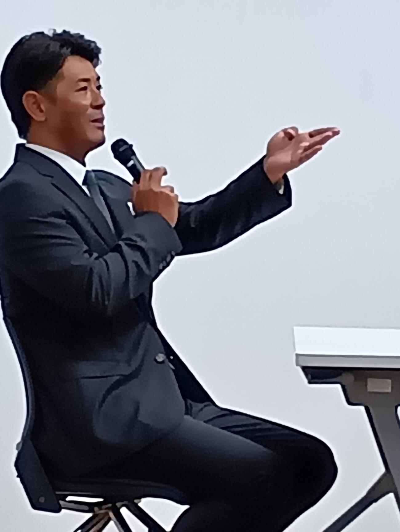 日本ハム2軍監督の稲葉篤紀氏は敬愛大学で特別講演「侍ジャパン結成から金メダル獲得までの軌跡」を行う