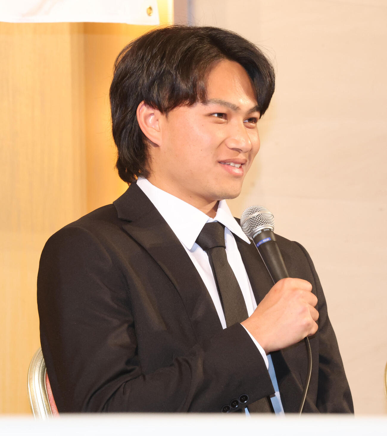 入団会見で話をするソフトバンク徐若熙（シュー・ルオシー）（撮影・梅根麻紀）