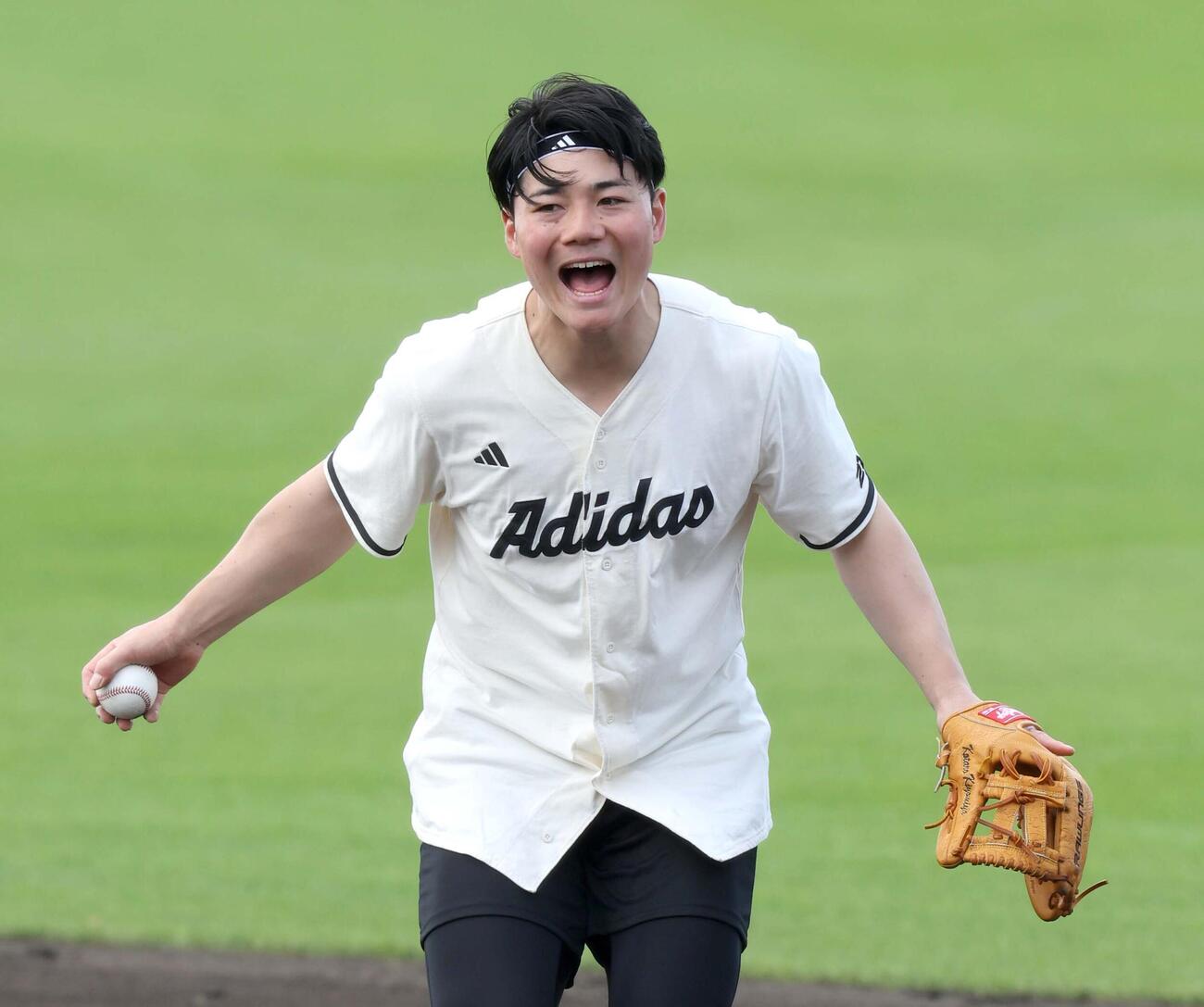 ノックを受け声を出す清宮幸（撮影・黒川智章）
