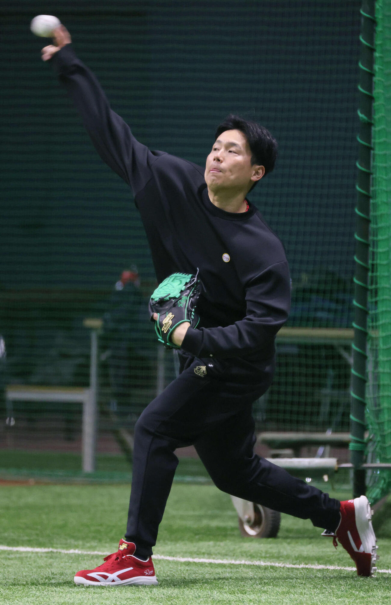 キャッチボールをする広島栗林（撮影・加藤孝規）