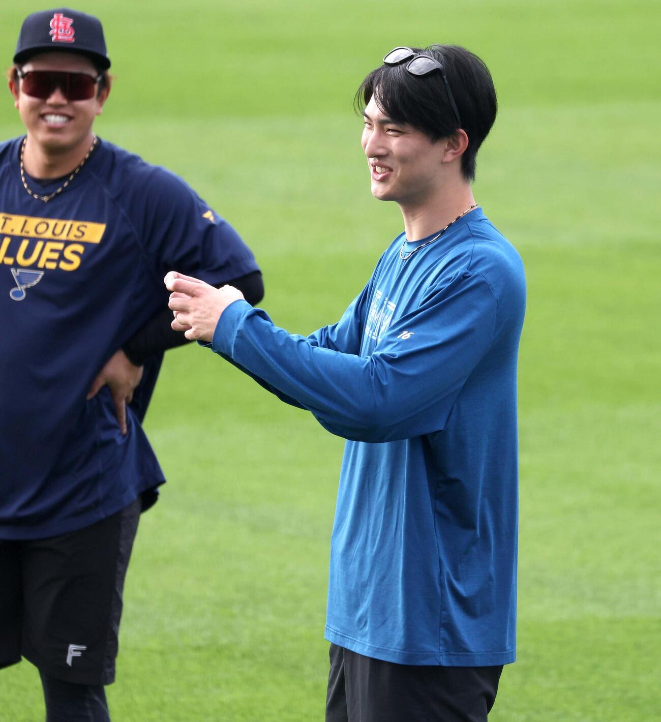 練習前、笑顔の達（撮影・黒川智章）