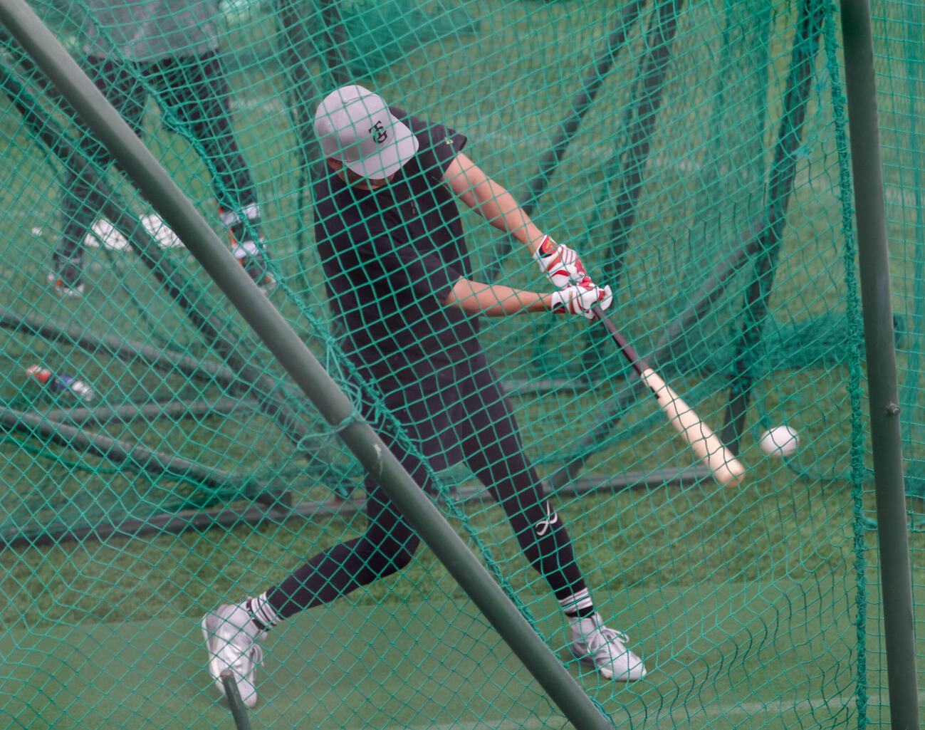 合同自主トレで打撃練習をする巨人坂本勇（撮影・増田悦実）