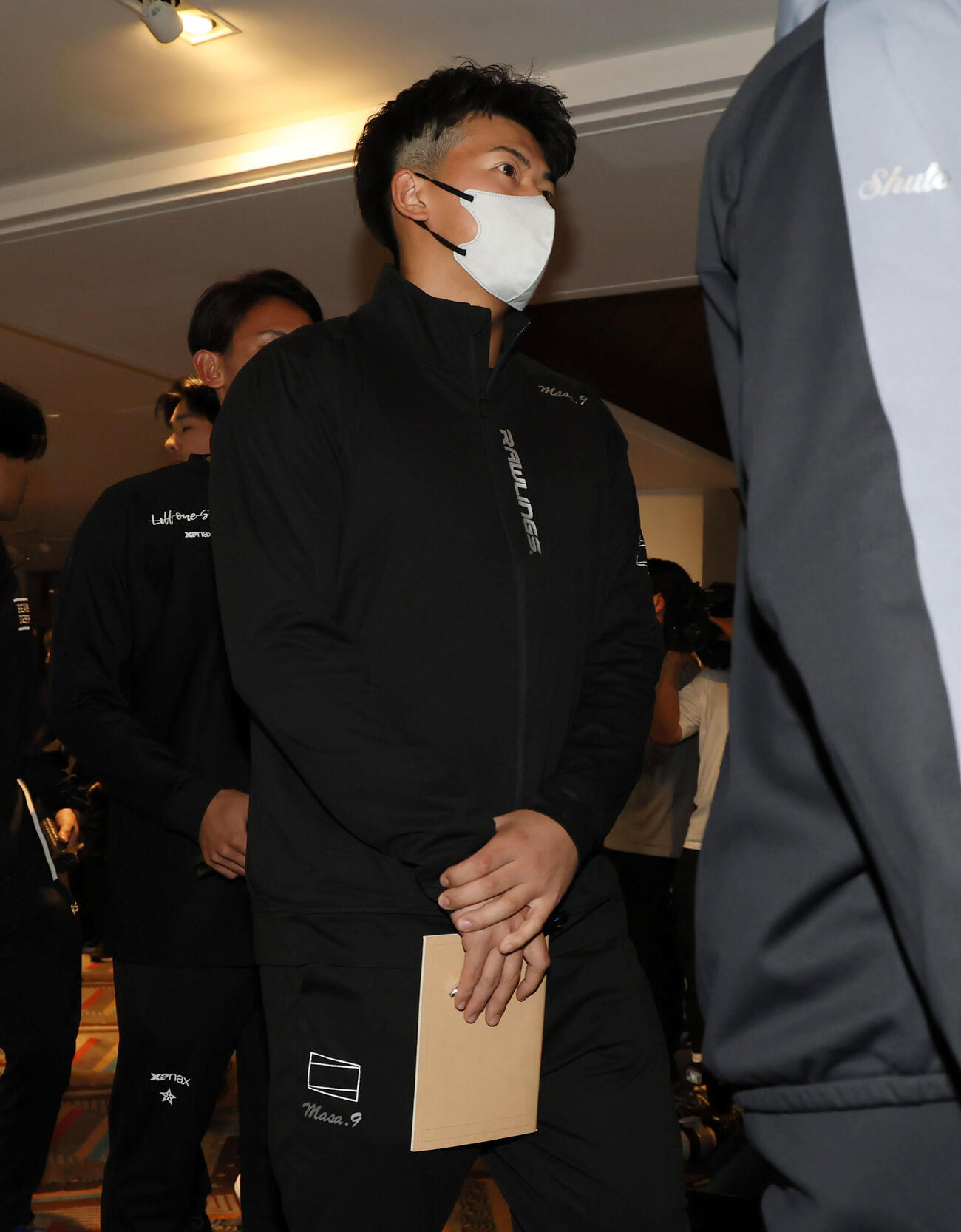 1、2軍合同のキャンプ前日ミーティングに出席する阪神立石（撮影・加藤哉）