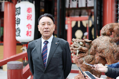 報道陣の質問に答えるヤクルト池山監督（撮影・鈴木正人）　