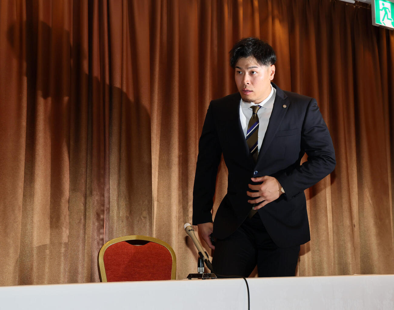 契約を更改し会見する阪神佐藤（撮影・加藤哉）