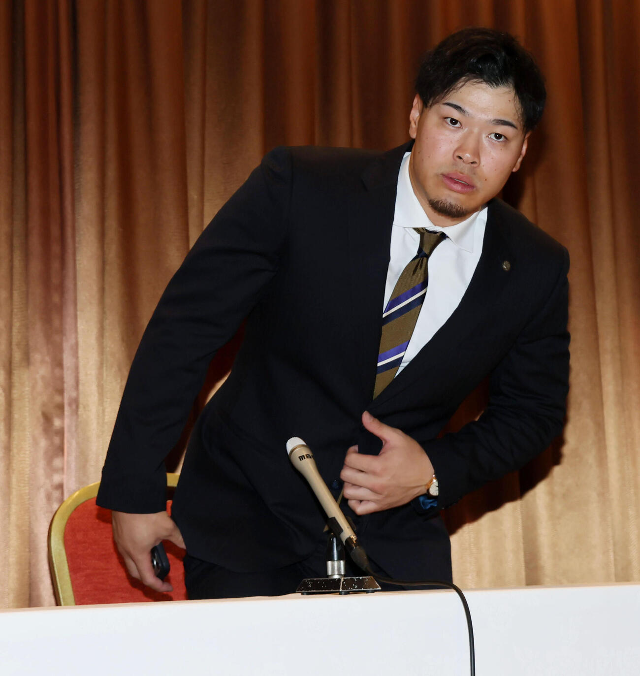 契約を更改し会見する阪神佐藤（撮影・加藤哉）