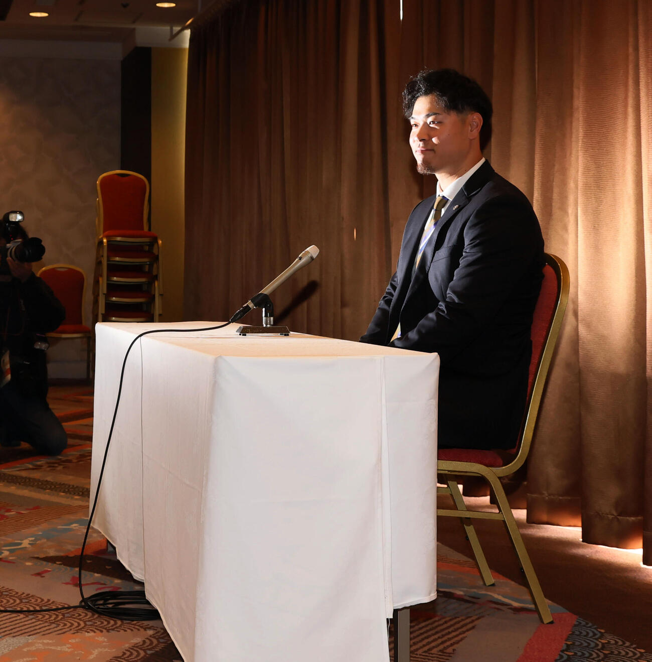 契約を更改し会見する阪神佐藤（撮影・加藤哉）