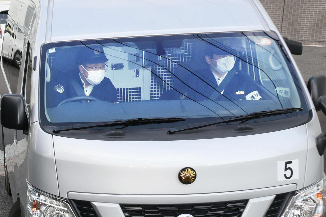 2026年1月29日　送検のため、広島県警本部別館を出る羽月隆太郎容疑者を乗せたとみられる車両