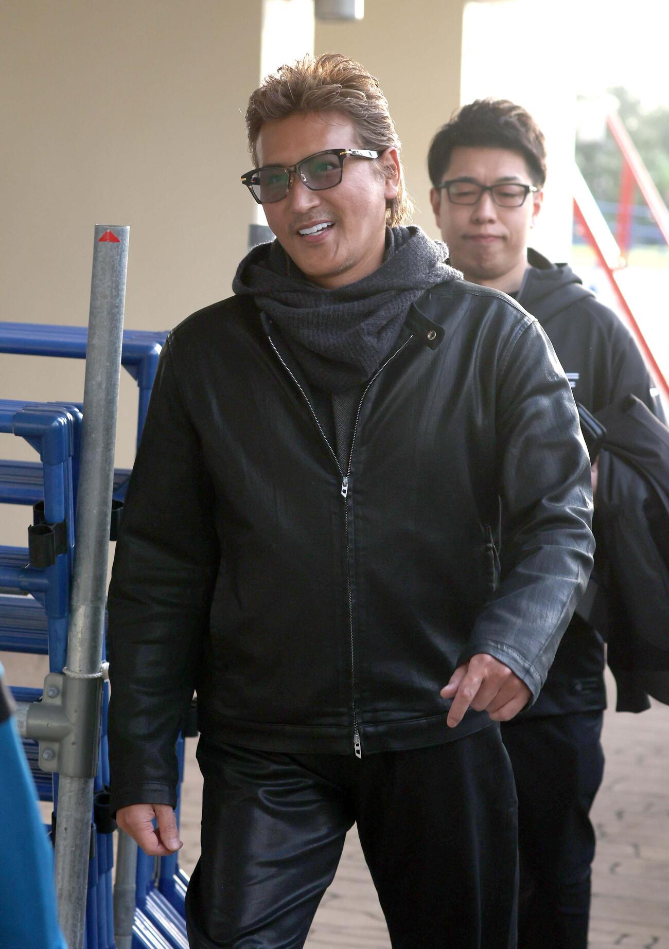 イベントのため球場入りする新庄監督（撮影・黒川智章）