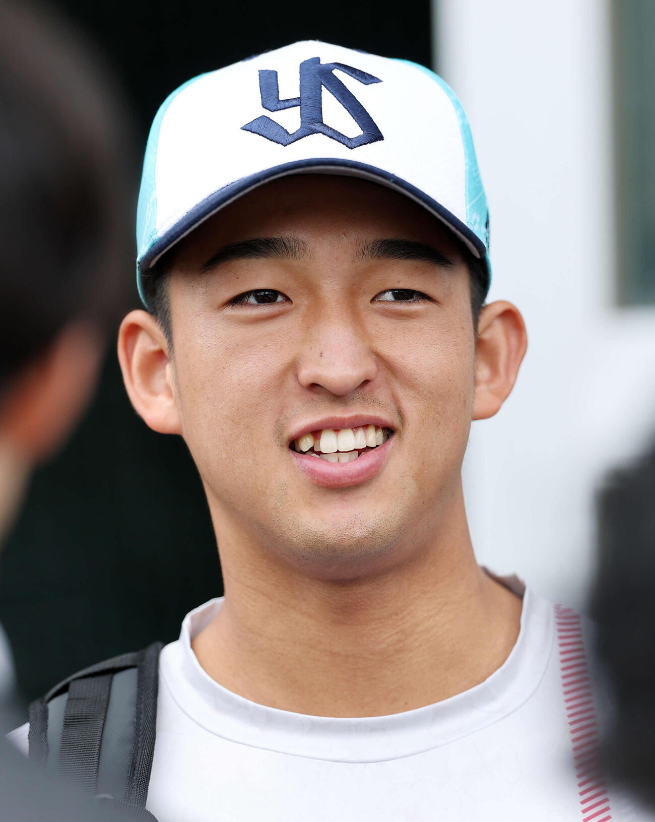 報道陣の質問に答えるヤクルト松下（撮影・鈴木正人）　