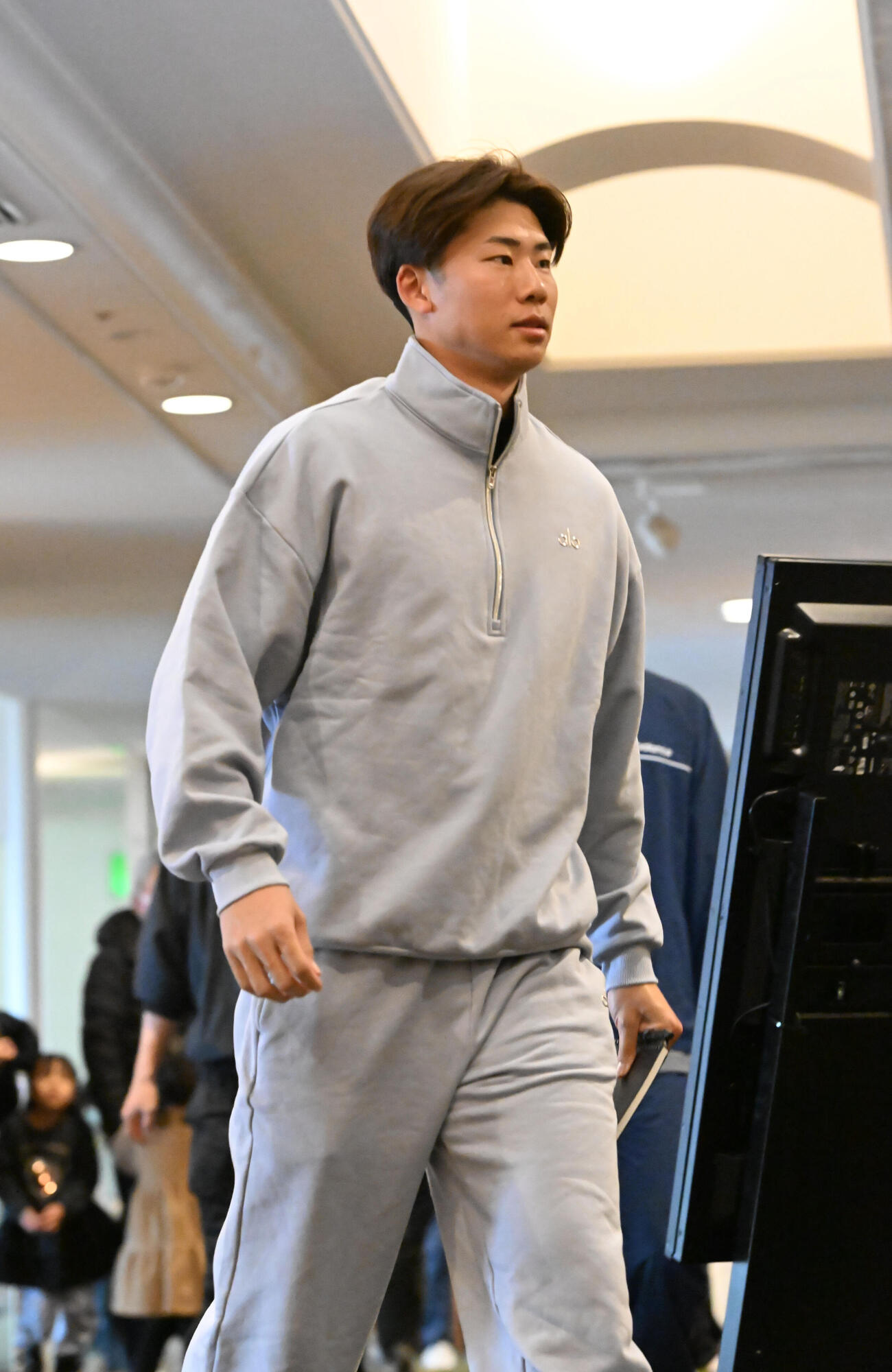 ミーティング会場に入るオリックス曽谷（撮影・和賀正仁）