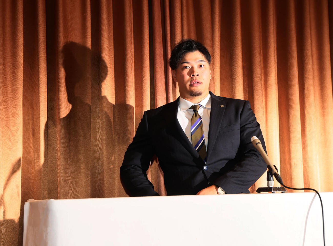 契約を更改し会見する阪神佐藤（撮影・加藤哉）
