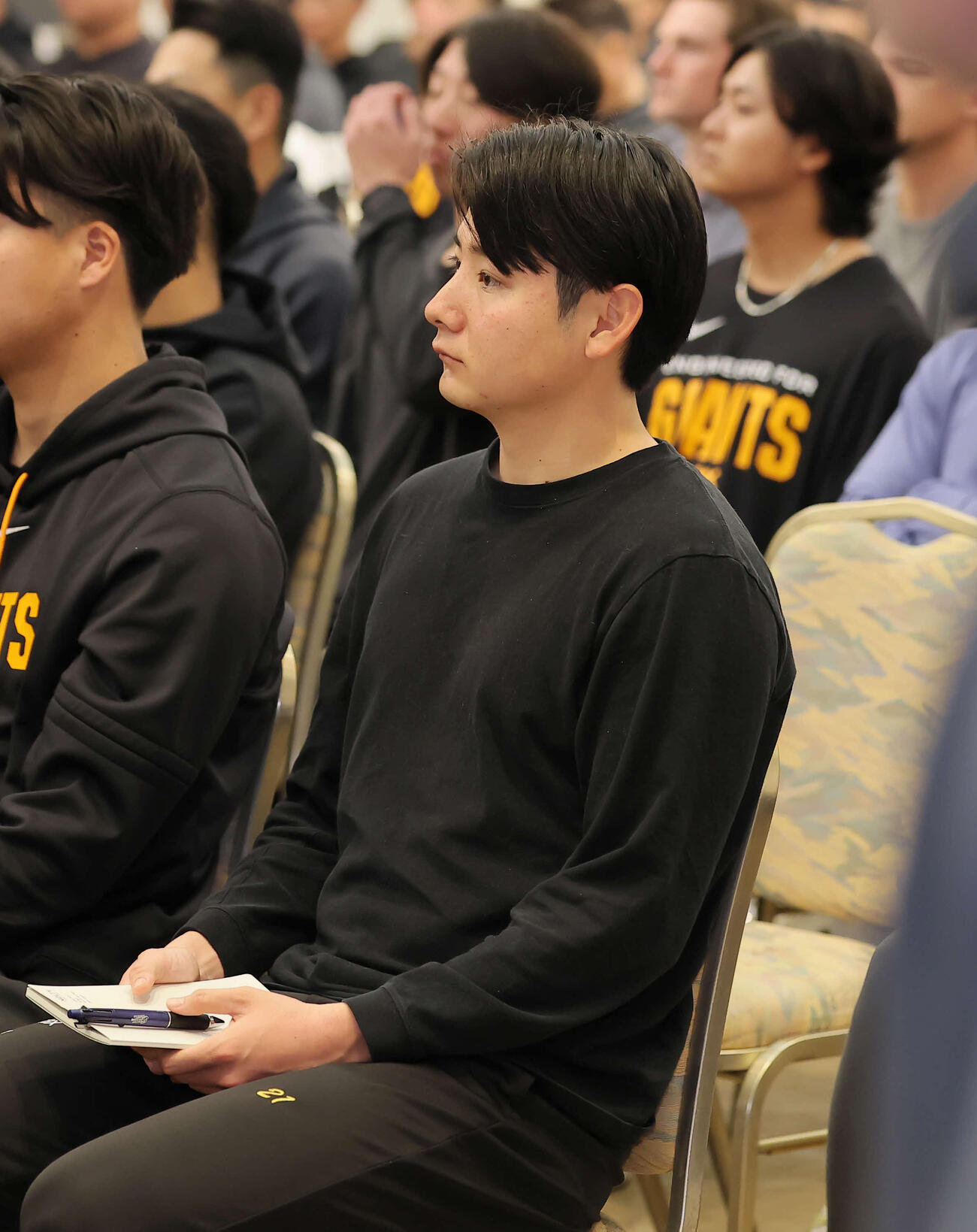 全体ミーティングに臨む巨人竹丸