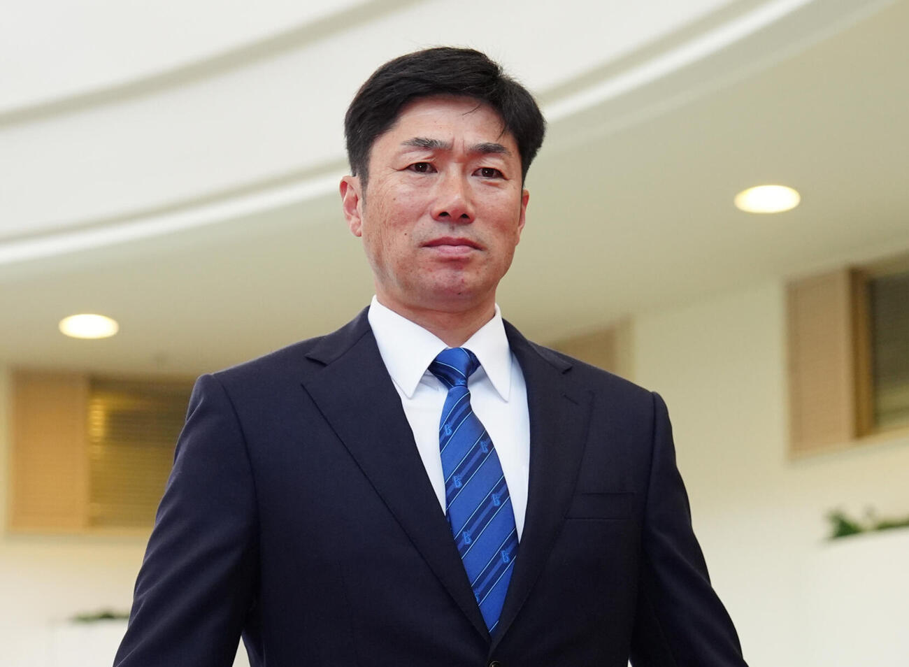 歓迎セレモニーに臨むDeNA相川監督（撮影・鈴木みどり）